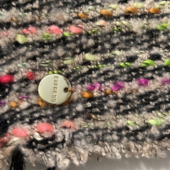 Express Blanket Scarf with Neon details - Picture 3 of 4